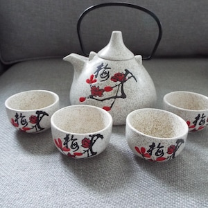 Japanese stoneware hot sake/ tea set  4 cups  teapot with metal  handle like new  Chinoiserie Otargiri  style red cherry blossom