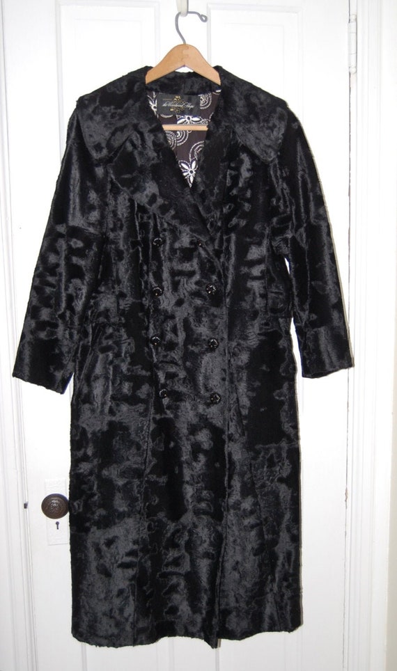 Vintage Black Faux Fur Clutch Coat with  Collar / 