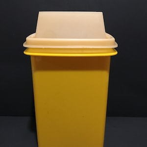 Vintage gul Tupperware pickle keeper, köksbehållare från 1970-talet