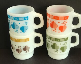 Vintage Fire King-mokken van melkglas, esdoornblad bloemen, set van 4