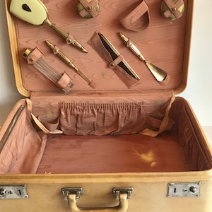 Vintage, in pelle marrone, astuccio da viaggio con accessori, spazzola, 2 contenitori in vetro per cipria, flacone, pettine e altro, beauty da viaggio