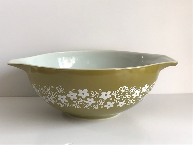 Complete your set, Vintage Spring Blossom & Avocado Green, Verde Pyrex Mixing Bowl, Cinderella, Retro Kitchen, 1970s sold individually #444 spring Blossom