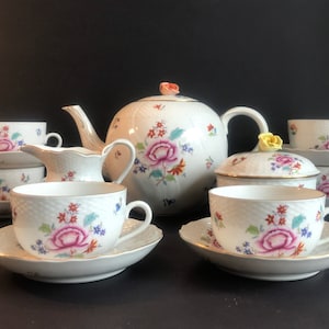 Rare Vintage, Queen Victoria Tea set by Herend Hungary, Hand Painted, Lot of 17 pcs, Teapot & Sugar Bowl W Rose knob, Creamer,  cups saucers