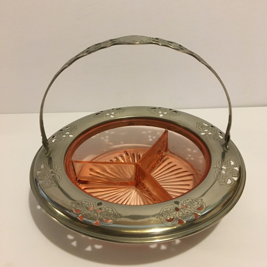 ピンクのディプレッショングラス、キャンディ皿、ディバイデッド