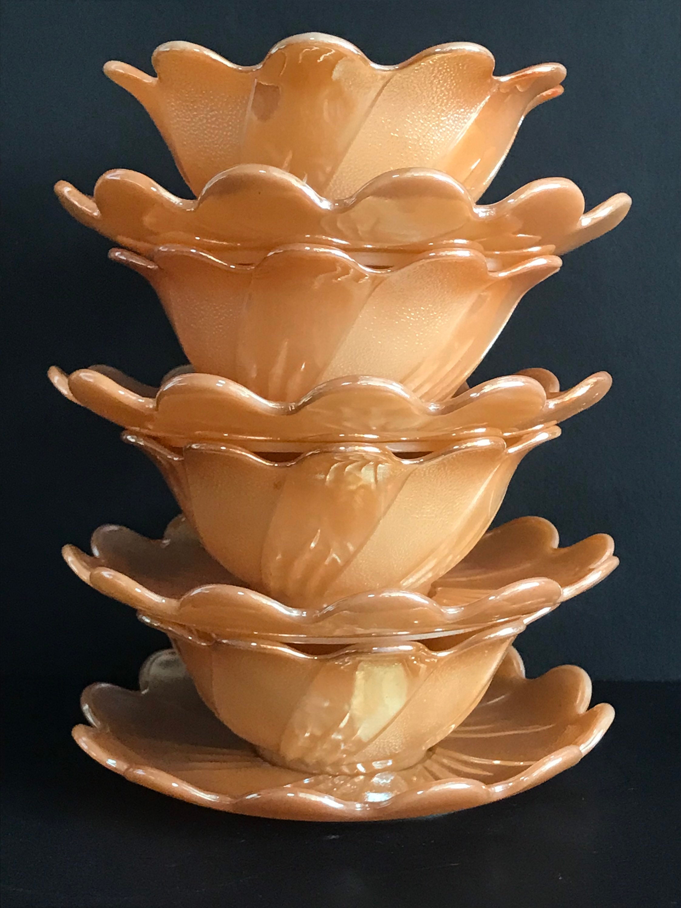 Selten zu finden, Vintage Feuerkönig, Set aus 8 Stück, passende Schüssel & Unterteller, Pfirsich-Glanz-Lotus-Blumen-Muster, Party- oder Dessert-Set, 1950er Jahre