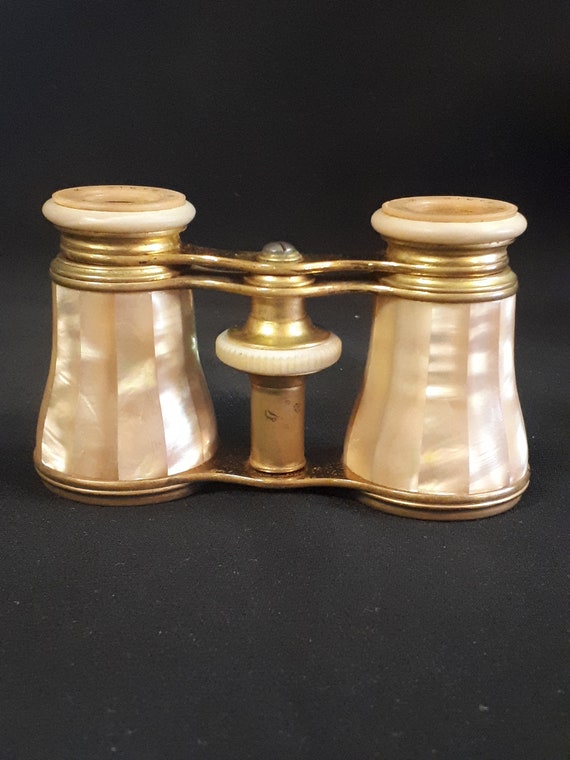 JUMELLES ANTIQUES DE lunettes d’opéra vintage nacre blanche et poignée JUMELLES ANTIQUES DE lunettes d’opéra vintage nacre blanche et poignée