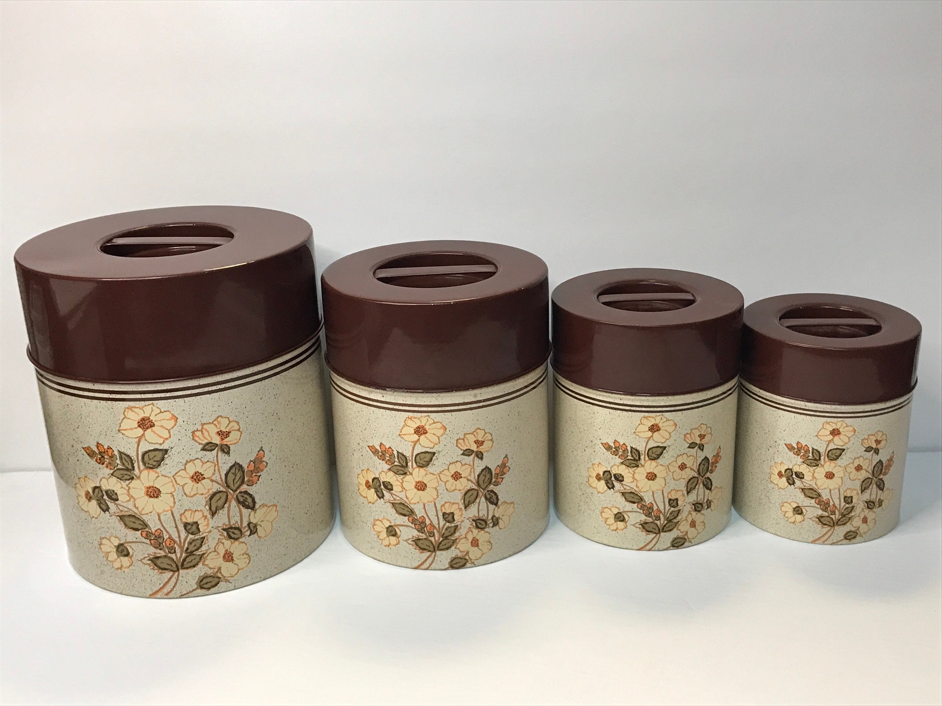 【お年玉セール特価】 Vintage, Nesting Metal Canister, Set of 4, Yellow, Orange アンティーク雑貨