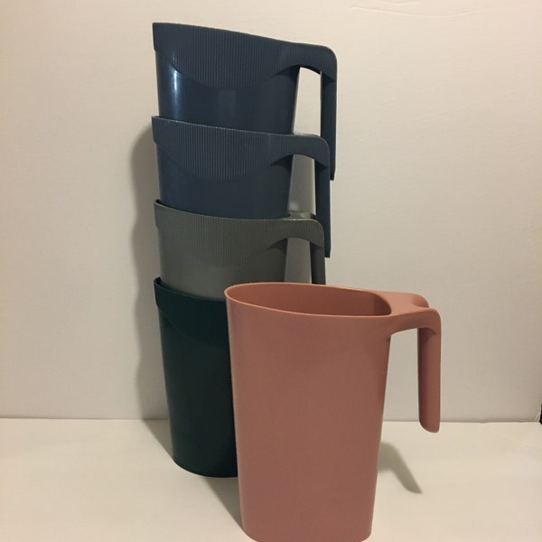 vintage, GENPAK , MISTRAL Québec CANADA Plastic, Canada Milk Pitcher, Old Pink, Grey, Blue, Green, Porte sac de Lait en Plastic Moulé 1970.