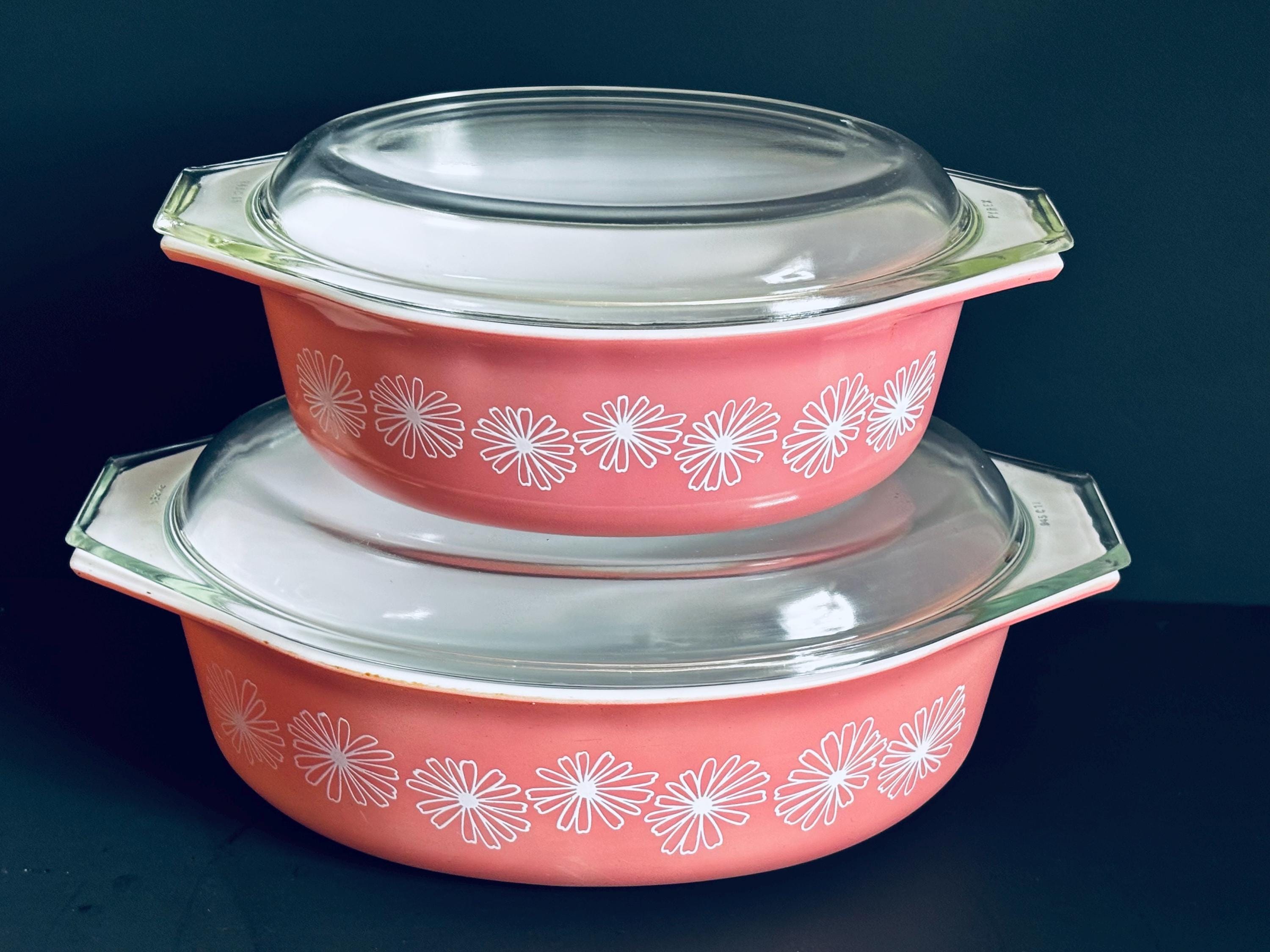 パイレックス 仕切り皿 ピンク 花柄 (Old Pyrexビンテージ) Vintage Pyrex Pink Daisy Casserole Set: 1.5 Qt & 2.5 Qt Cinderella