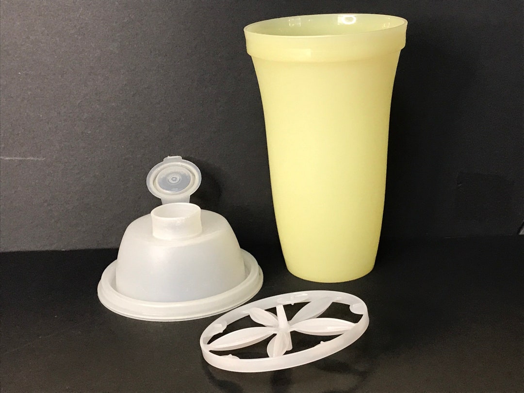 Vintagre Yellow Tupperware Quick Shake Gravy Shaker 8444 Etsy