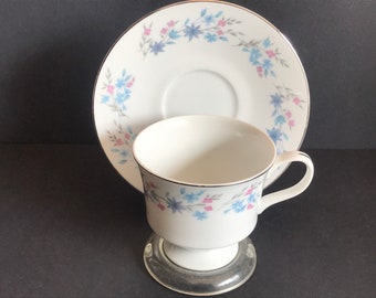 A pair of famille-rose 'chrysanthemum and butterfly' dishes
