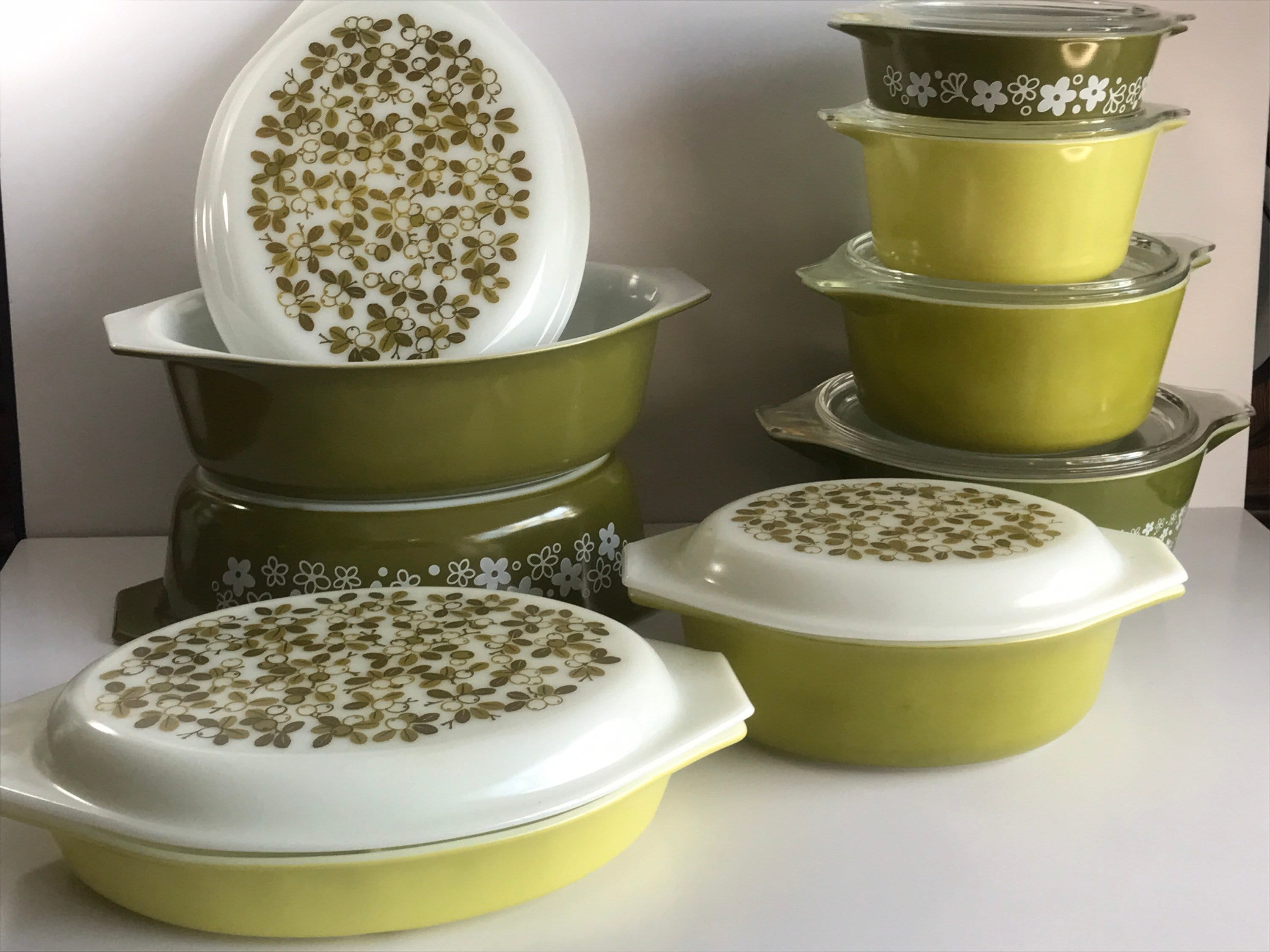 Vintage Pyrex Spring Blossom Casserole, Green Verde, USA, 1970s - Etsy