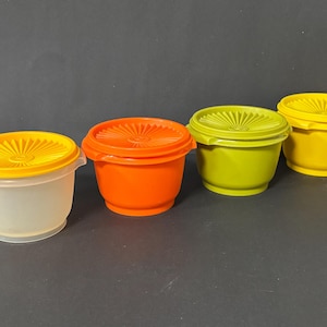 Set di 4 ciotole impilabili Tupperware vintage - Contenitori colorati