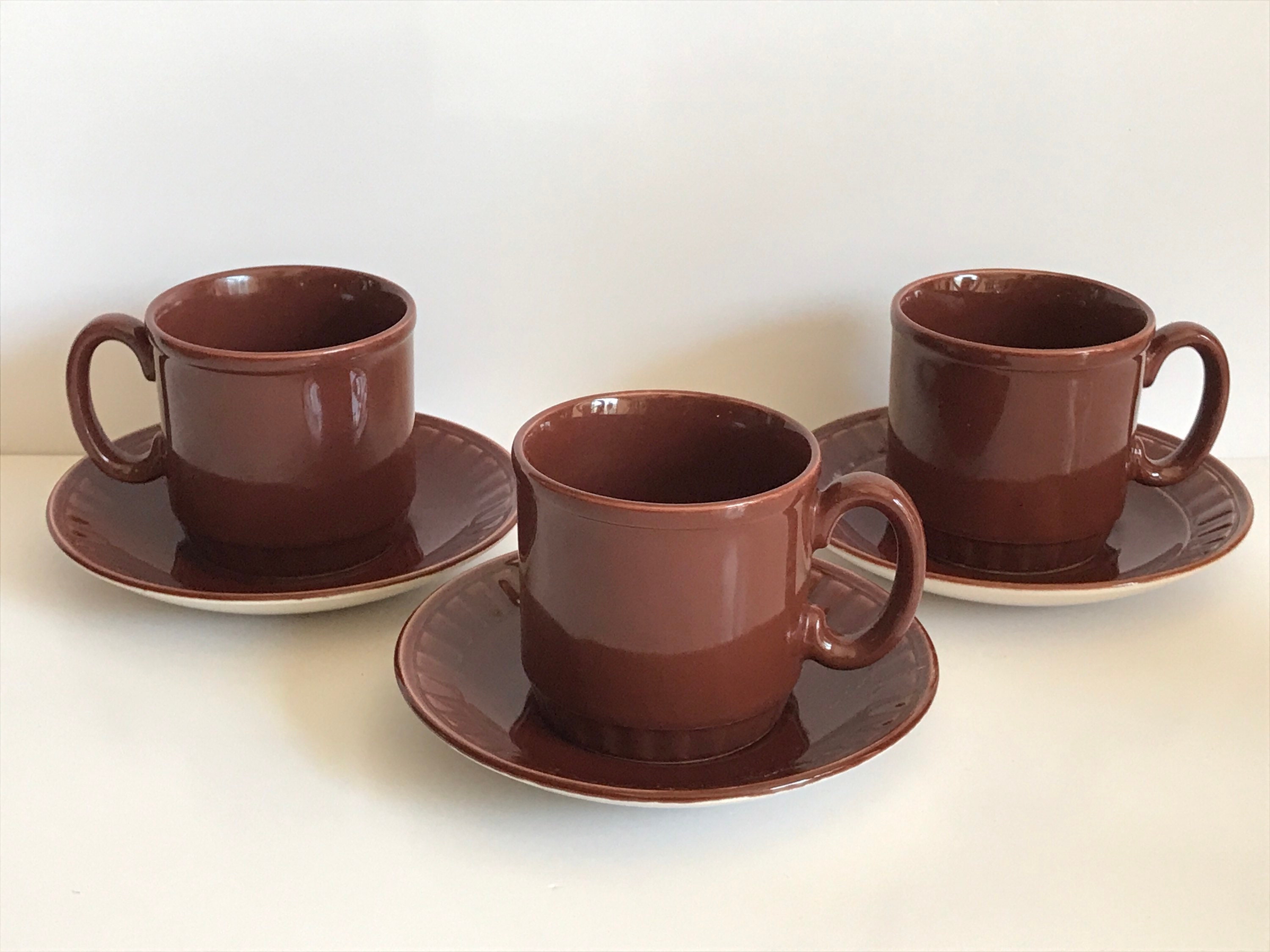 IRONSTONEクリスマス食器3点セット ビンテージ1970年代当時物 Vintage, English Ironstone, Set of 3 Brown Tea & Coffee Cups