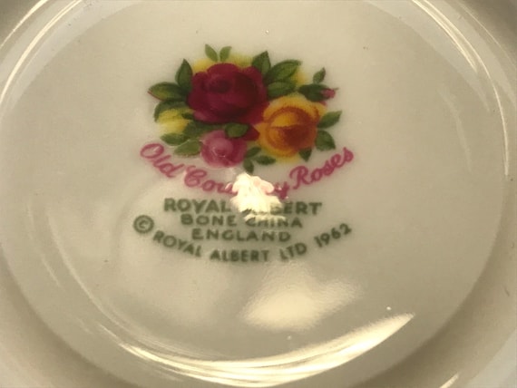 Vintage, Royal Albert Old Country Roses Bone China England