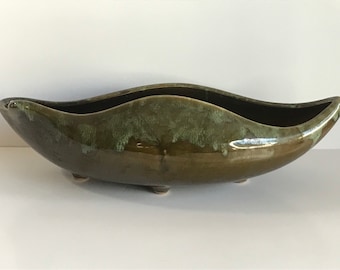 Piatto vintage in ceramica verde Beauceware con piedistallo, pezzo da collezione di metà secolo.