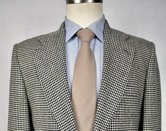 Linett Ltd Black/White Houndstooth Wool Two Button Two Piece Suit Size: 38R