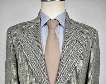 Hart Schaffner Marx Escadrille Light Gray Herringbone Wool Sport Coat Size: 38R