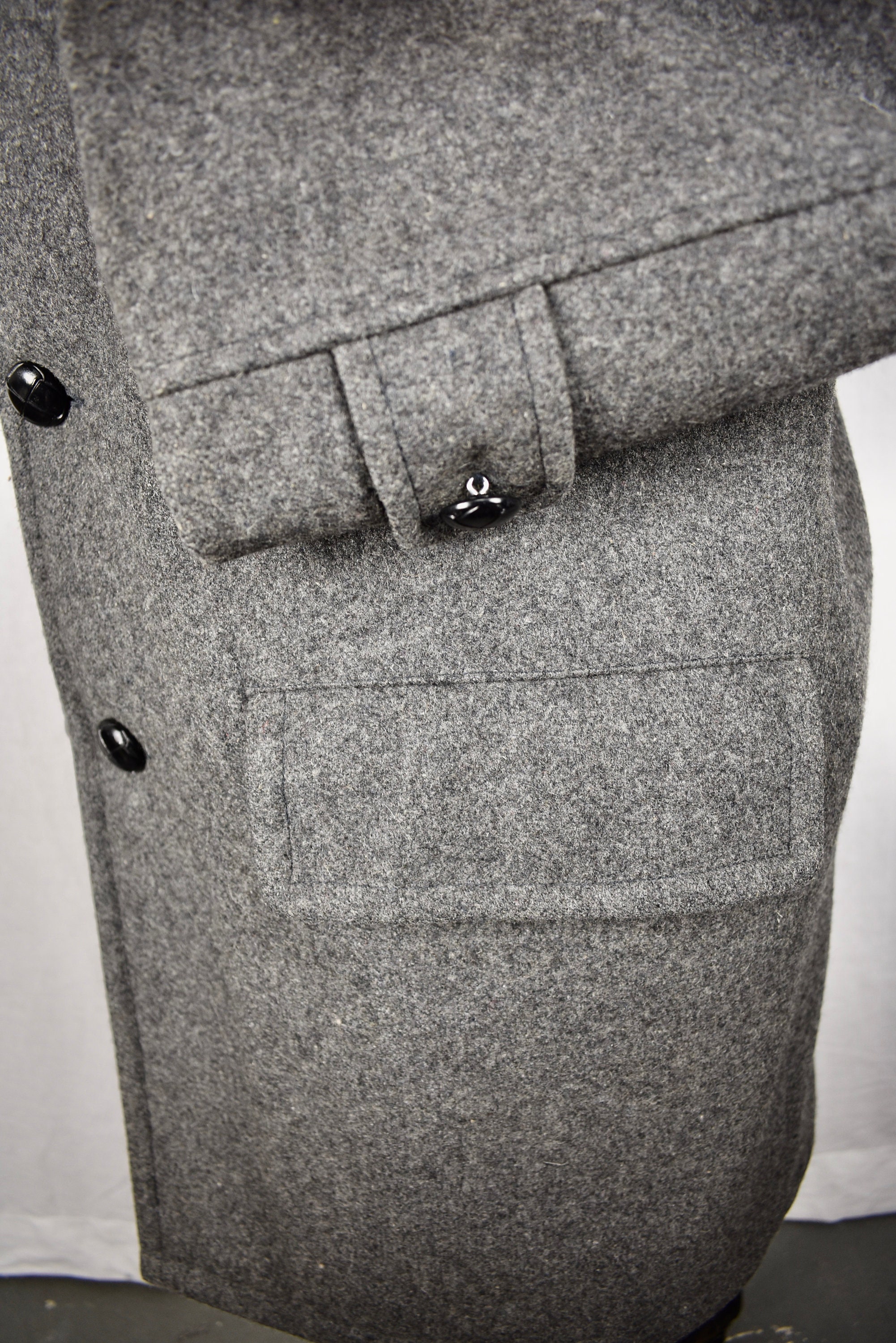 Size: 42 1970-80's Field Stream Solid Light Gray Wool Three Button
