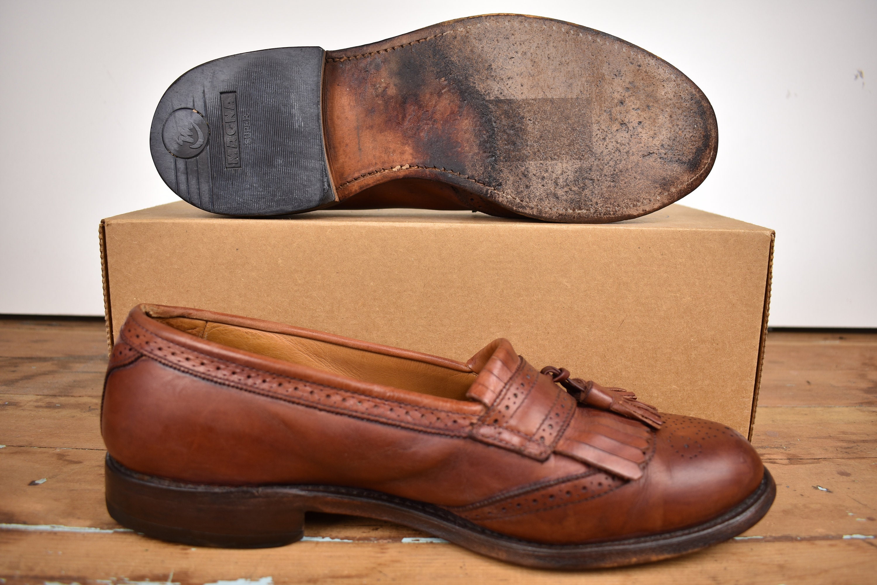 Allen Edmonds Bridgeton Chili Tassle Loafer With Kiltie & Brogue 10 1/2 Allen Edmonds Bridgeton Chili Tassel Loafer W/ Brogue  main image 4