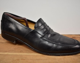 Size: 11M Johnston & Murphy Black Leather Moc Toe Penny Loafer