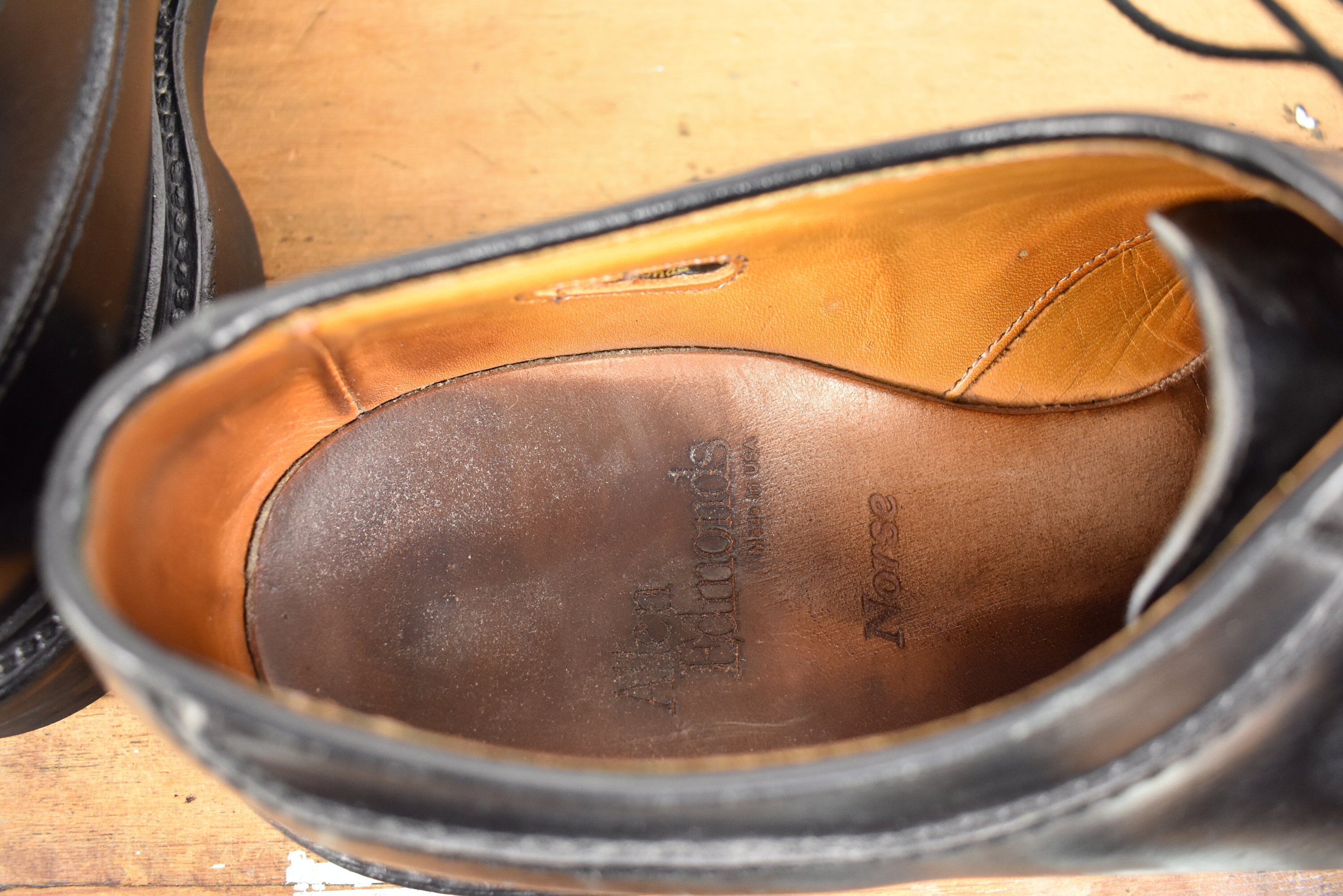 Size: 9.5D Allen Edmonds Norse Black Split Moc Toe Lace up Blucher