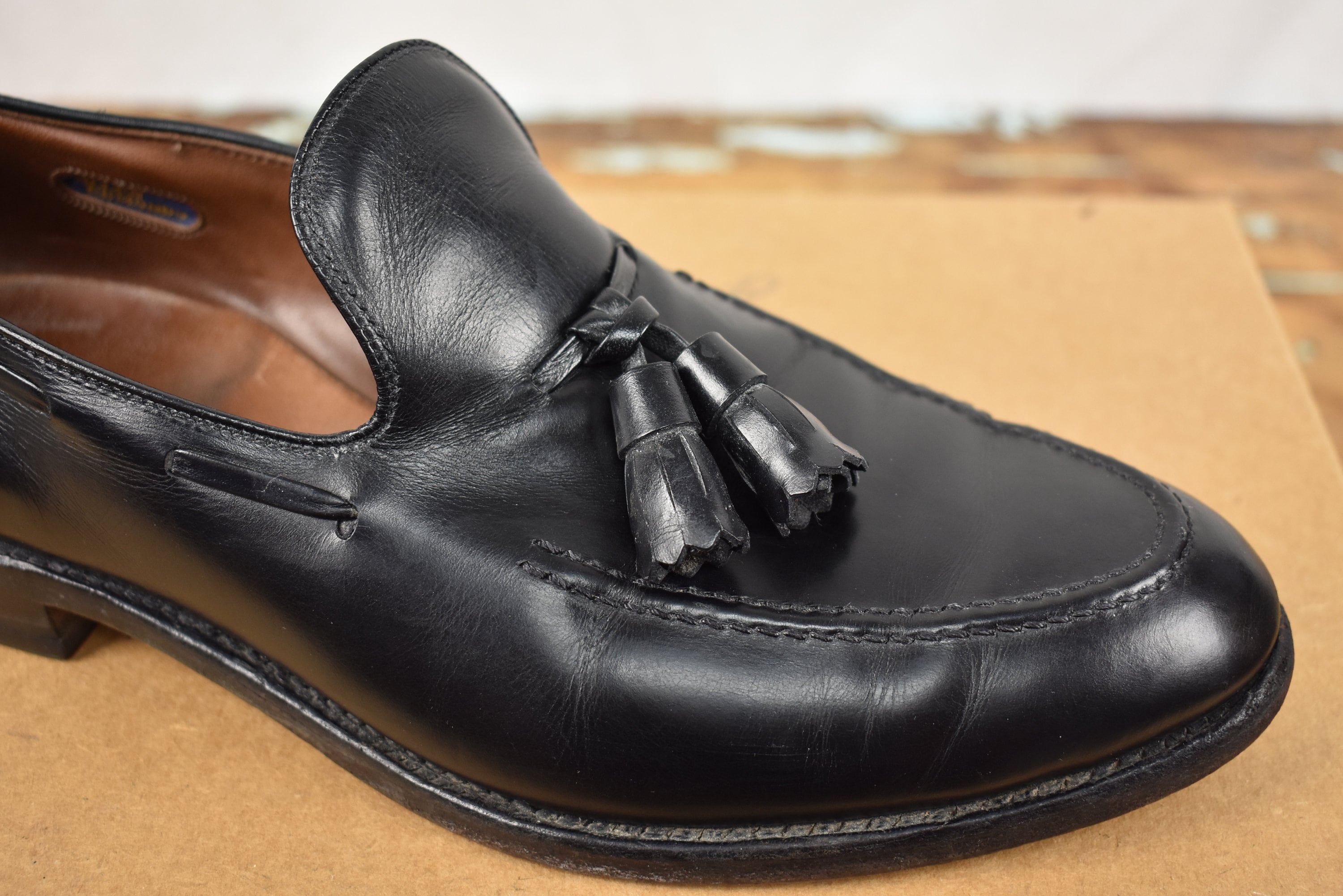Allen Edmonds Saratoga Black Moc Toe Tassel Loafer Size: 8.5
