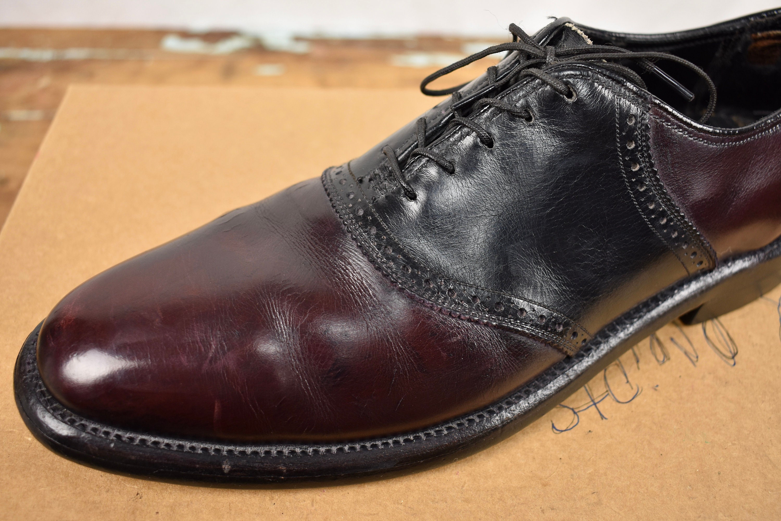 Florsheim Burgundy/Black Plain Toe Saddle Oxford Size 11.5 *NICE Florsheim Burgundy/Black Plain Toe Saddle Oxford Size 11.5  main image 2