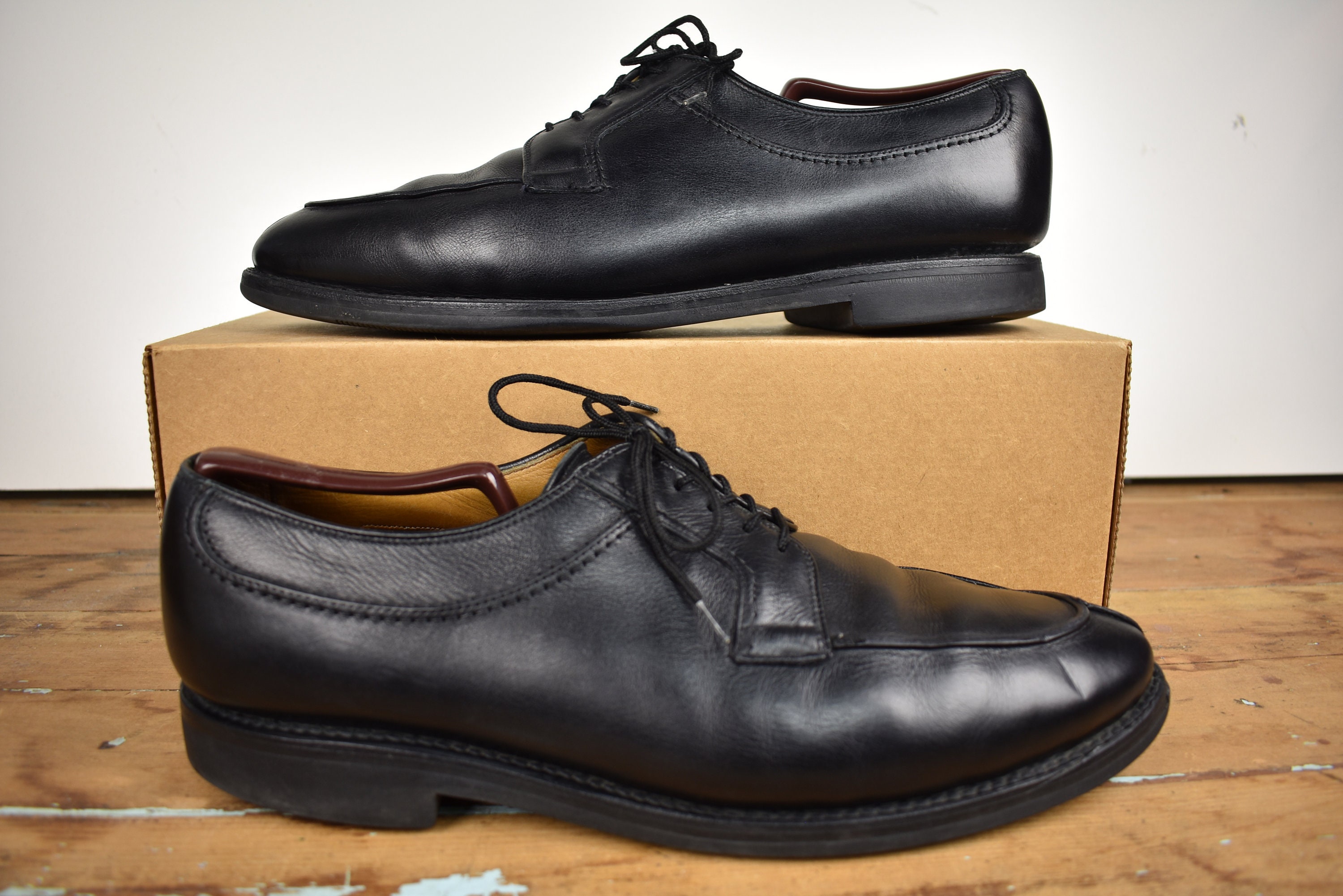 Size: 10.5D Allen Edmonds Stockbridge Black Split Moc Toe Lace up 