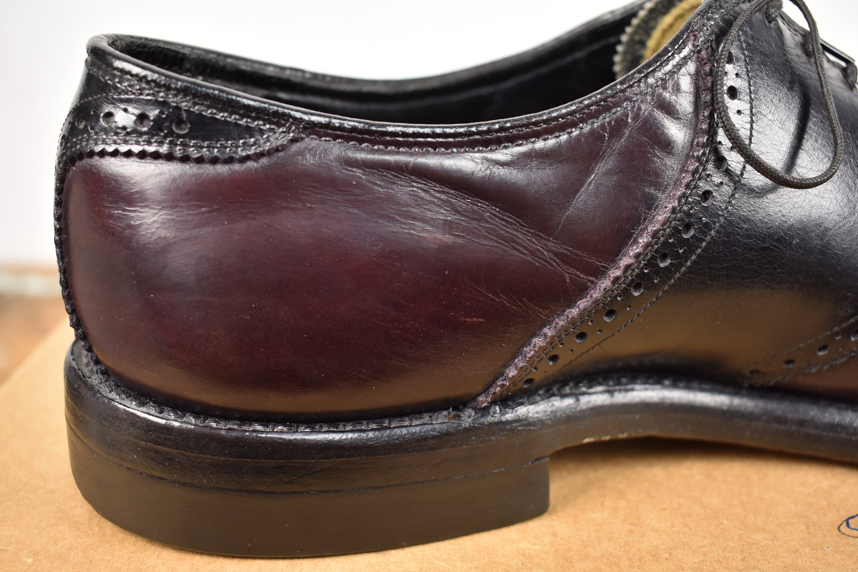 Florsheim Burgundy/Black Plain Toe Saddle Oxford‎ Size: 8D display picture 2