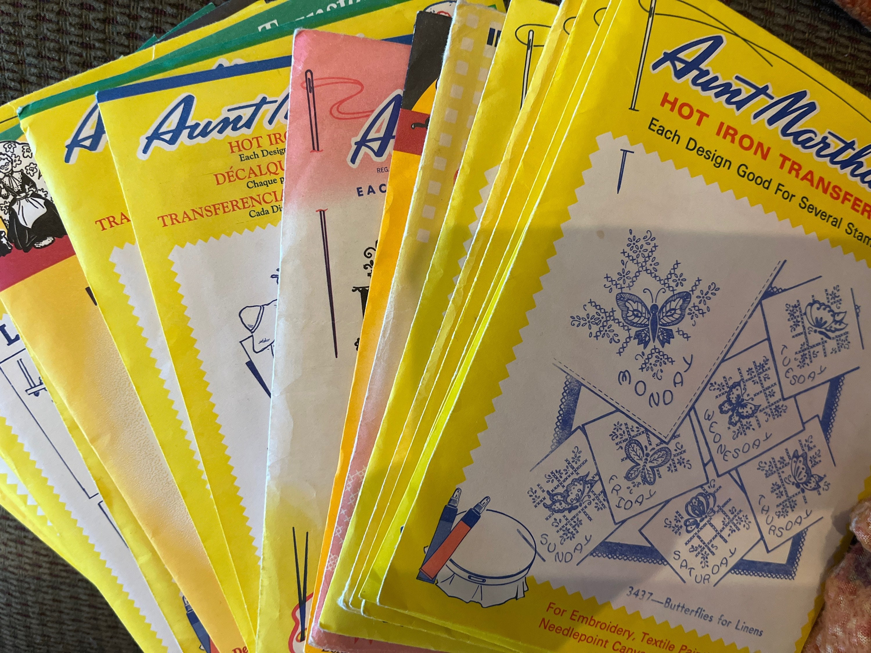 3931 Aunt Martha's® Vintage Embroidery, Transfer Pattern, Hot Iron  Transfers, Uncut, Unopened Transfers, Flowers for Every Day