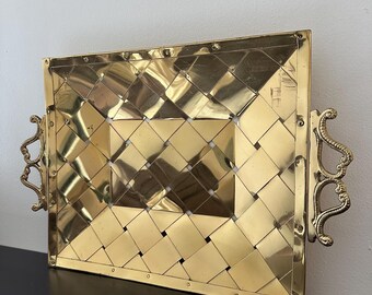 Bandeja decorativa vintage de latón tejido con asas