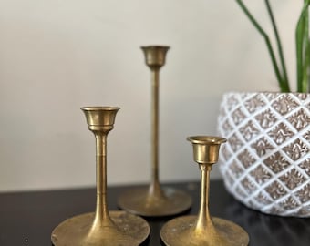 Juego de 3 candelabros de latón estilo MCM vintage