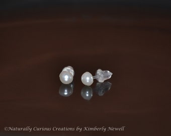 Large Simplicity Post Earrings- Soft White Pearl