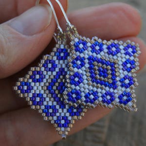 blaue Ohrringe weiße geometrische Ohrringe Diamant Ohrringe native Ohrringe Perlen Ohrringe baumeln Samen Perle Ohrringe selbstgemachtes Geschenk Bild 2