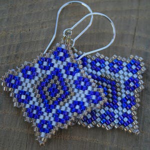 blaue Ohrringe weiße geometrische Ohrringe Diamant Ohrringe native Ohrringe Perlen Ohrringe baumeln Samen Perle Ohrringe selbstgemachtes Geschenk Bild 1