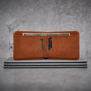 Premium Italian leather RFID safe Manhattan wallet by Vaultskin