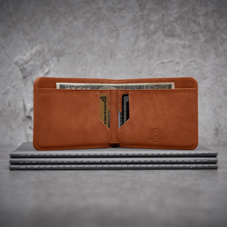 Premium Italian leather RFID safe Manhattan wallet by Vaultskin