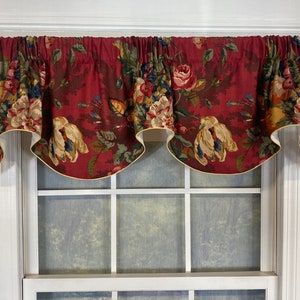 Queensland shaped valance with corded bottom