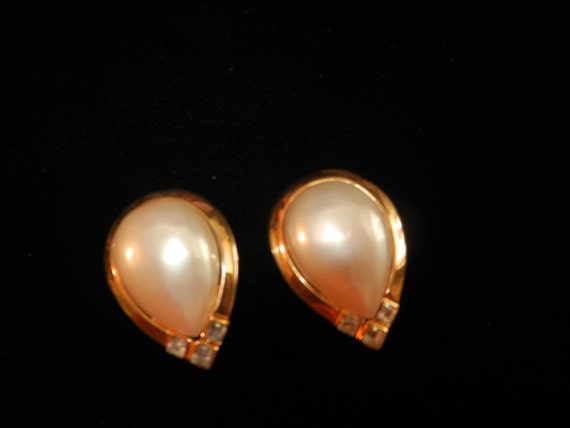 Vintage White Pearl and Rhinestone Clip on Earrin… - image 1