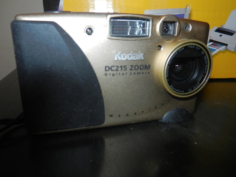 KODAK DC215 Zoom Digital Camera image 4