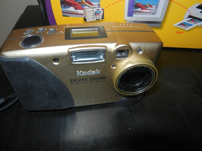 KODAK DC215 Zoom Digital Camera image 6