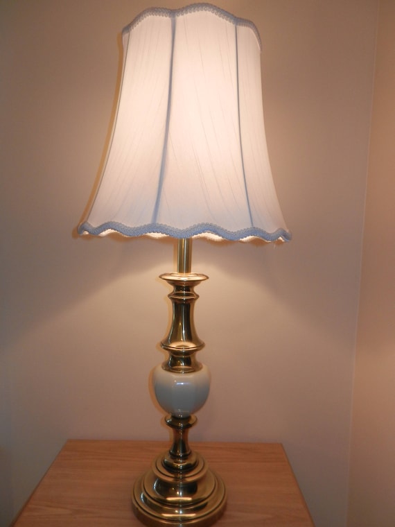 Stiffel Lamp 6082 Brass Table White Lace Scalloped Modified Bell Shade Three Way Switch