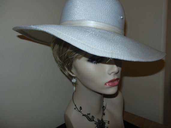 Vintage White Straw Picture Hat