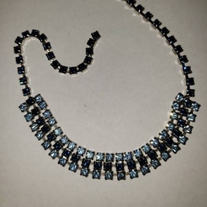 VINTAGE BLUE RHINESTONE Necklace in Silver Tone Metal Design!