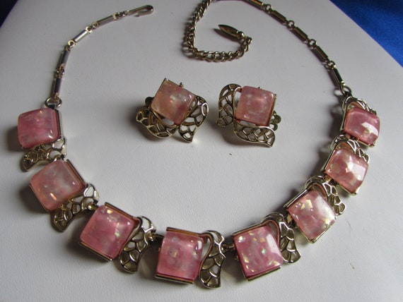 VINTAGE CORO Necklace and Earrings Pink Lucite wi… - image 1