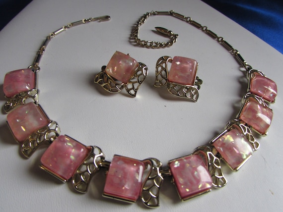 VINTAGE CORO Necklace and Earrings Pink Lucite wi… - image 2