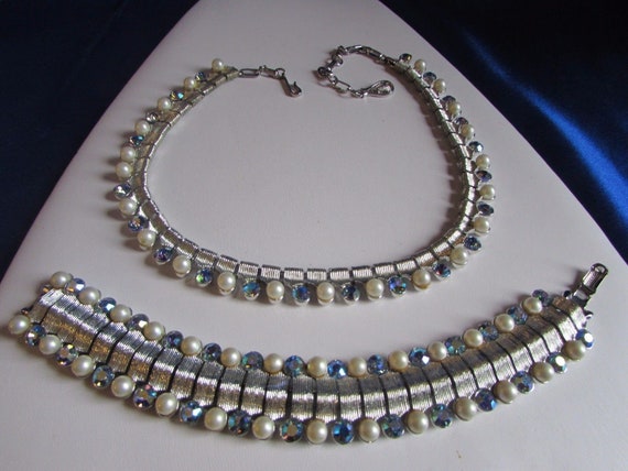 VINTAGE CORO Blue Aurora Borealis Rhinestones Fau… - image 1