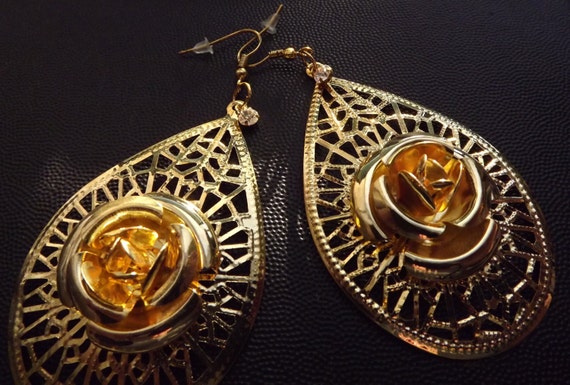 Jewelry Gold Rose Dangle Earrings with Rhinestone… - image 3