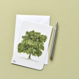Platanen Baum Postkarte in grün-braun, Aquarell eines Laubbaumes, Kunstkarte Din A6 mit Alleeenbaum, illustrierte Karten für Aboretumfans